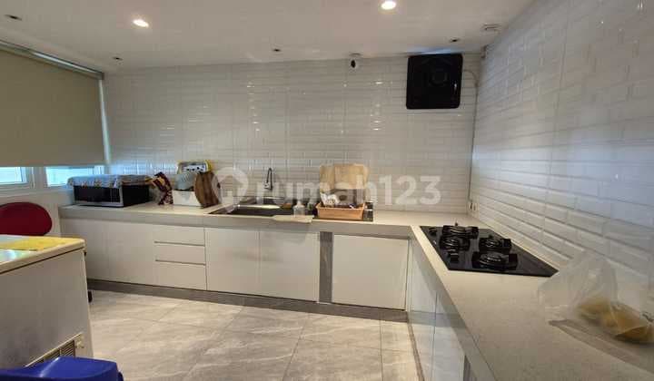 Dijual Cepat !! Rumah Hook 10,5 x 15 Minimalis Siap Huni di Gading Grande , Bisa Nego