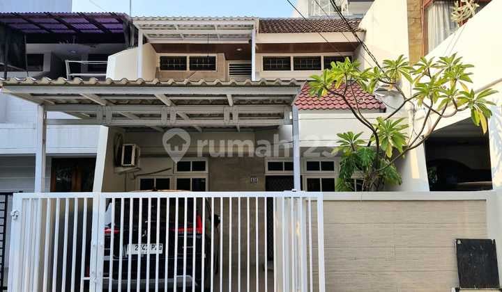 Murah !! Dijual Rumah Semi Furnish Rapih 6X17 Siap Huni Hadap Selatan di Kelapa Puan