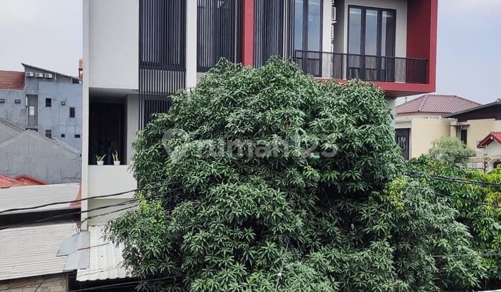 Murah !! Dijual Rumah Hook Mewah Luas 320 Ada Rooftop dan Lift di Pulo Nangka Hadap Timur Utara