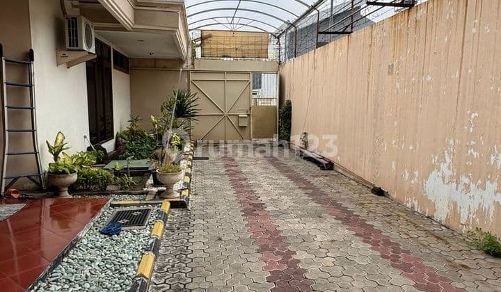 For Sale: Karang Empat House, 355m2 area, fits 2 cars in a row, near main road, SHM certificate.
