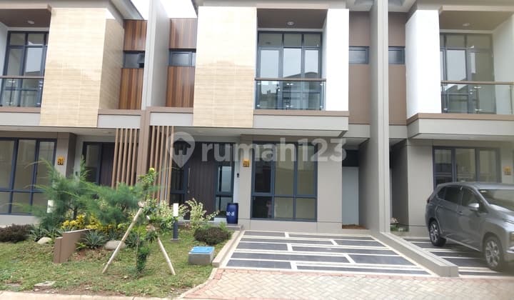Rumah Cantik disewakan 2 lantai harga nego dalam cluster
