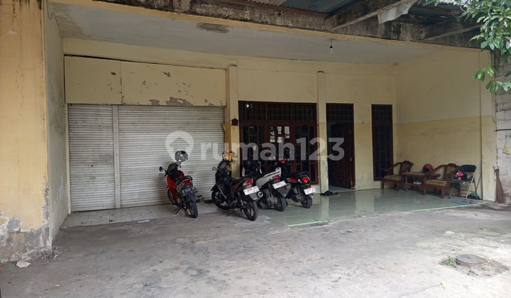 Rumah Luas Tengah Kota Lamongan Cukup Luas
