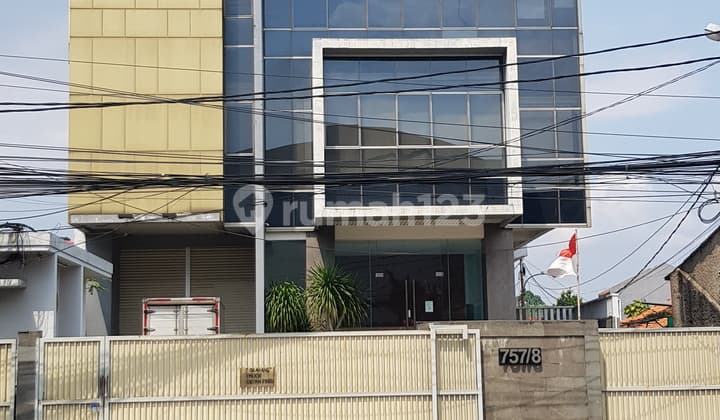 Office Building on Jalan Raya Kebayoran Lama, South Jakarta