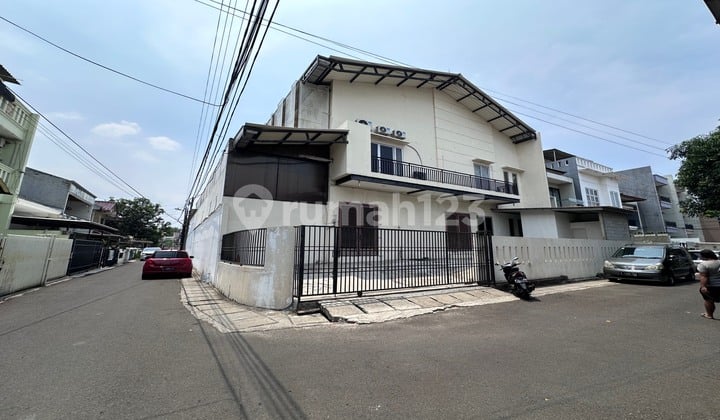 Rumah Jalan Dewi Sinta Kelapa Gading Jakarta Utara