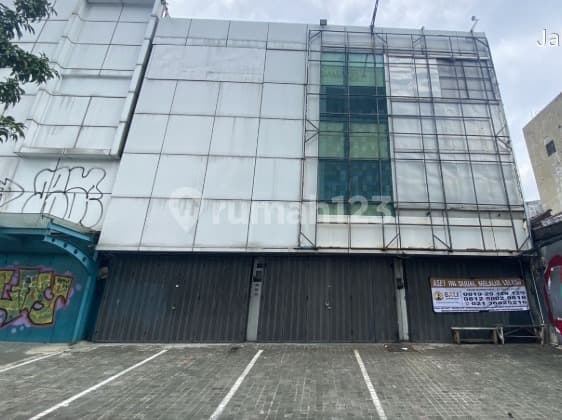 Dijual Ruko 4 Lantai Lt 185 M2 Lokasi Strategis di Taman Sari Jakarta Barat