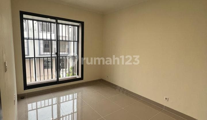 Rumah Cluster Leonora Symphonia Summarecon Serpong 2 Lantai Non Attic