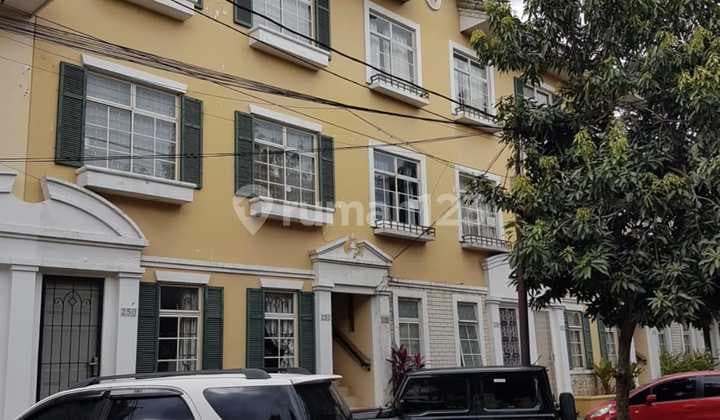 Townhouse Lippo Karawaci, Tangerang