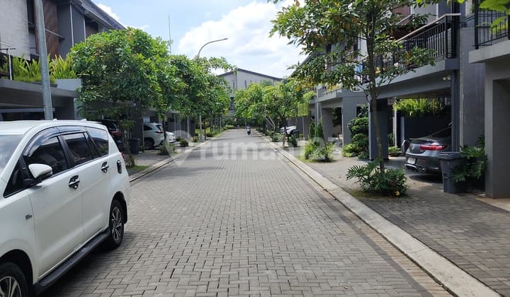Scarce Item! Luxury House in Renovation Process, BSD Quantis Signature