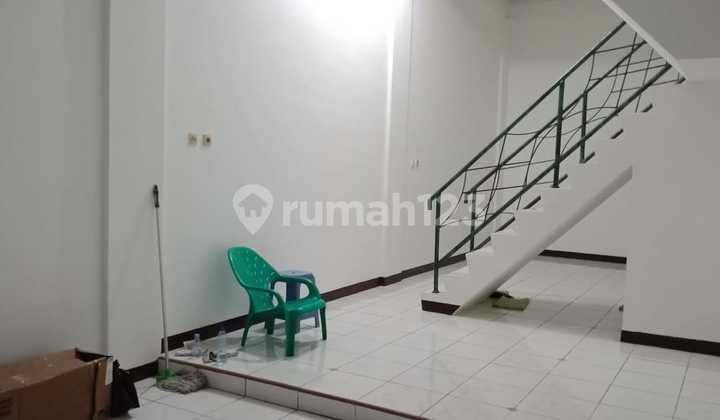 Sewa Rumah 3 Lantai di Jelambar Wijaya Kusuma Jakabar
