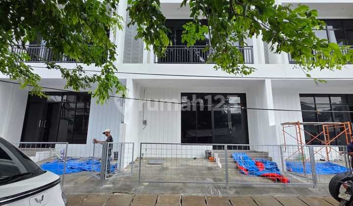 Ruko 3 Unit Baru Premium Taman Ratu Cocok untuk Usaha