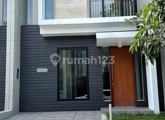 Rumah Northwest Lake Surabaya 2 Lantai Hadap Selatan