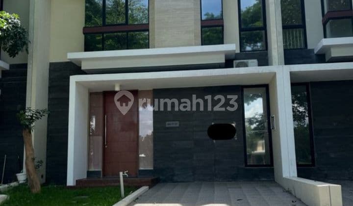 Rumah Northwest Lake Surabaya 2 Lantai Hadap Timur