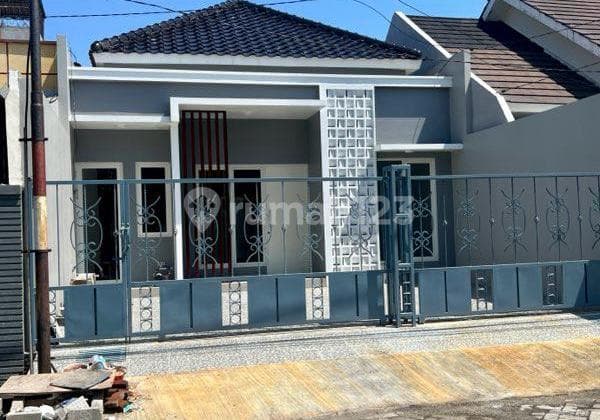Pineapple Street House, Pondok Candra, Sidoarjo, North Facing