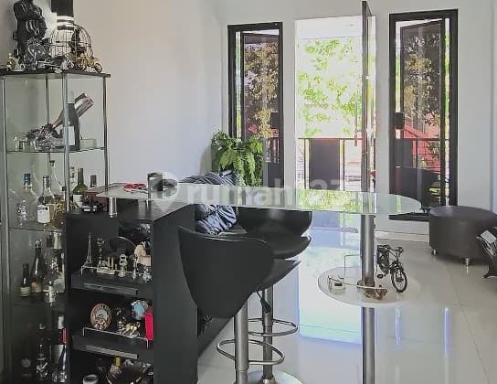 Rumah Kertajaya Indah Surabaya 2 Lantai Furnish