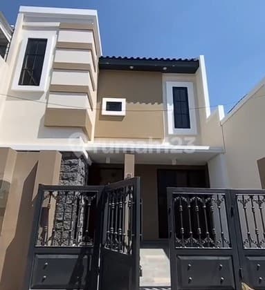Rumah Jalan Brigjen Katamso Waru Sidoarjo 2 Lantai Hadap Timur