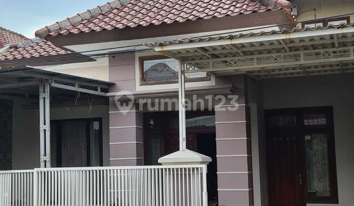 Rumah Graha Santoso Regency Surabaya 2 Lantai Hadap Selatan