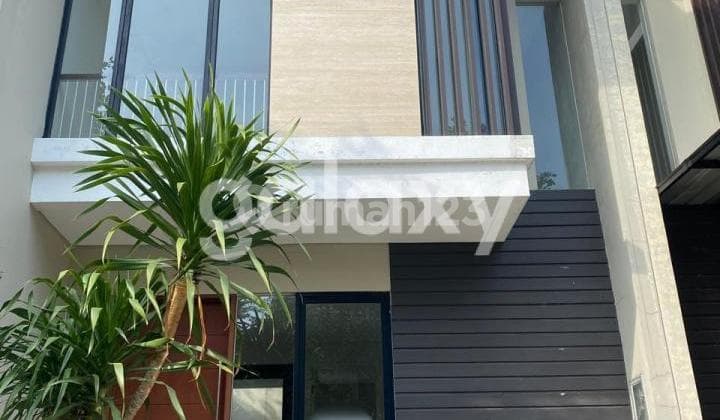 Rumah Northwest Lake Surabaya 2 Lantai Hadap Selatan