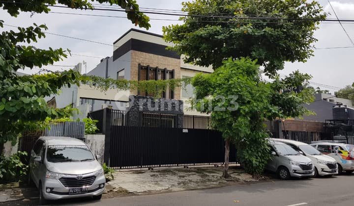 Gedung Kantor Siap Pakai Sriwijaya Surabaya 2 Lantai Hadap Barat