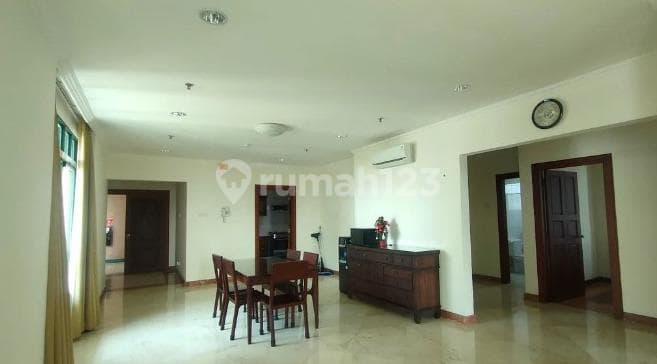 Condominium Graha Family Surabaya Tower B Lantai 15 Golf View