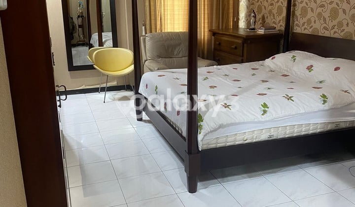 Rumah Dharmahusada Regency Surabaya 2 Lantai Hadap Barat