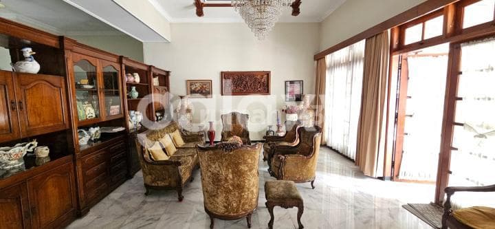 House Mayor Mustajab Street Surabaya Center Strategic Location for Business