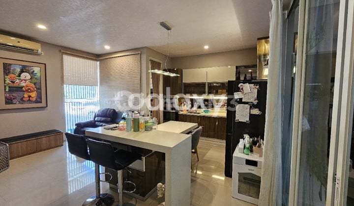 Rumah siap huni, sisa bawa koper, interior by Metric. Lokasi dekat dengan pasar modern Citralanf