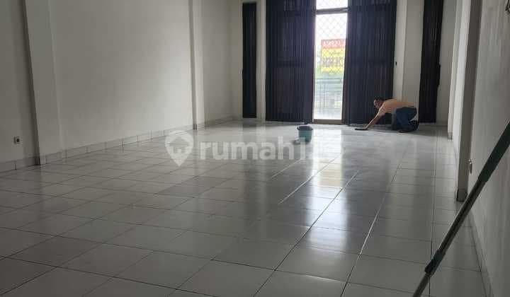 Disewakan Ruko 3,5 Lantai Siap Pakai Lokasi Strategis di Mekar Wangi Bandung
