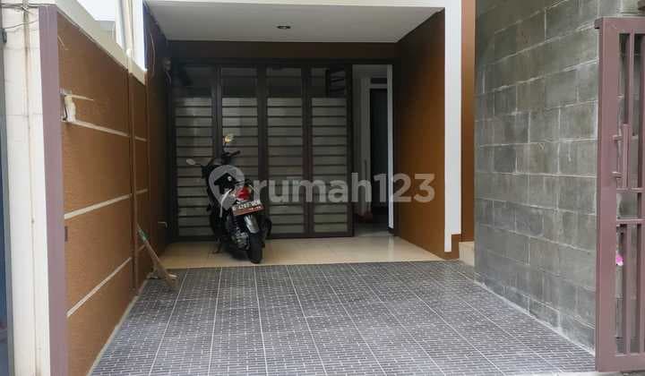 Disewakan Rumah 2 Lantai Siap Huni Minimalis Lokasi di Komplek Setraduta Bandung