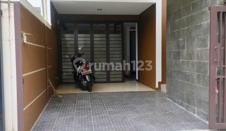 Disewakan Rumah 2 Lantai Siap Huni Minimalis Lokasi di Komplek Setraduta Bandung