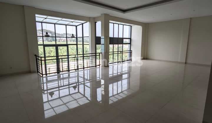 For Sale: Comfortable and Lush Luxury House, Ready to Occupy, Strategically Located in Kota Baru Parahyangan Tatar Kumala Sinta Bandung.