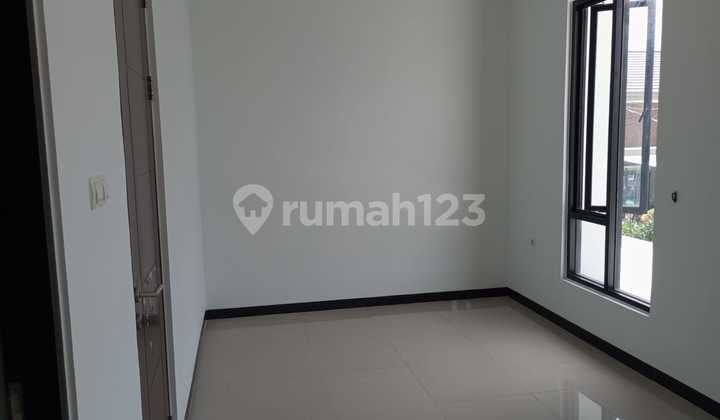 Disewakan Rumah 2 Lantai Terawat Siap Huni Lokasi Strategis di Taman Kopo Indah 5 Cluster Sherwood Bandung