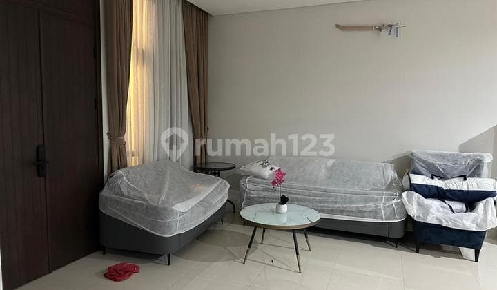 Disewakan Rumah Semi Furnish Siap Huni Lokasi di Summarecon Cluster Emily Bandung