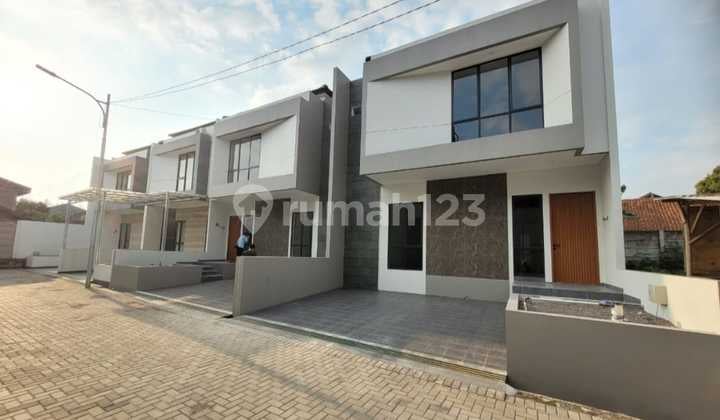 Dijual Rumah 2 Lantai Nyaman Siap Huni Minimalis Lokasi di Jalan Budi Bandung
