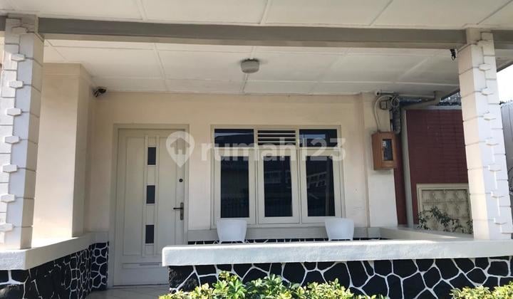 Dijual Rumah Nyaman Siap Huni Model Klasik Pusat Kota Lokasi di Jalan Sunda Bandung
