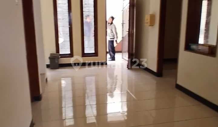 Disewakan Rumah 2 Lantai Siap Huni Lokasi Strategis di Batununggal Bandung