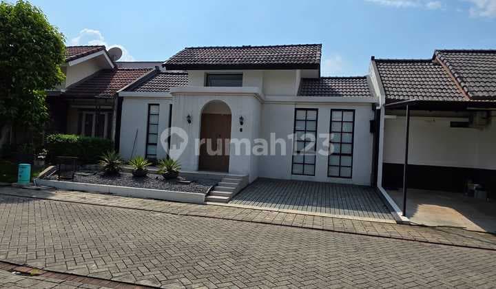Disewakan Rumah Full Furnished Nyaman Asri Siap Huni Lokasi di Kota Baru Parahyangan Banyak Sumba Bandung
