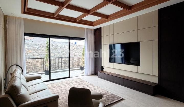 Dijual Rumah Baru Classic Modern Siap Huni Lokasi di Singgasana Pradana Bandung