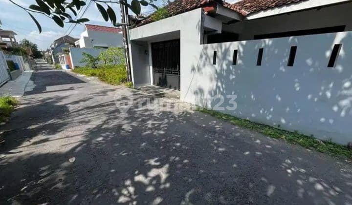 Beli Tanah Dapat Rumah Lokasi Strategis Di Condongcatur Depok Sleman.