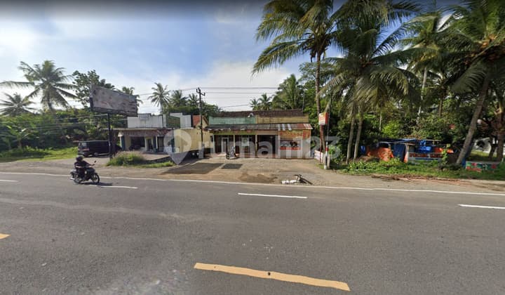 Tanah Luas di Pinggir Jalan Wates