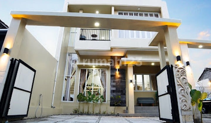 Dijual Villa Cantik 2 Lantai Selangkah ke Sch & Pemkab Sleman, Tridadi, Sleman
