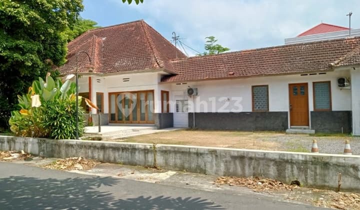 For Sale Classic House Suitable for Business or Investment in Yogyakarta City
