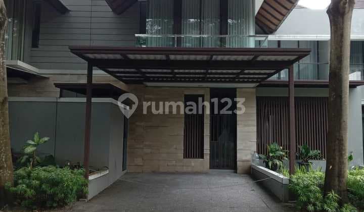 Luxury House In The Premium Hyarta Residence Housing Estate, Ngaglik, Sleman