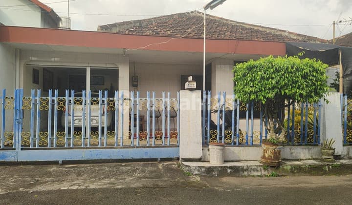 Dijual Rumah Keluarga Luas & Strategis Dekat dengan Stpn Jalan Godean Km 4, Banyuraden, Gamping, Sleman
