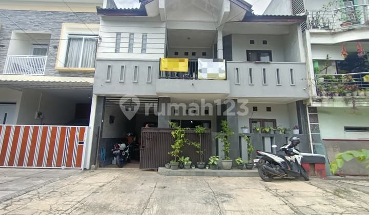 Full 2-story house in Margahayu Raya Complex, behind Metro.