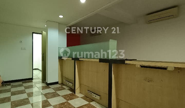 Ruko 2 Lantai Berpintu Kaca Dgn 10 Kamar, bisa Utk Bank Plus Kost