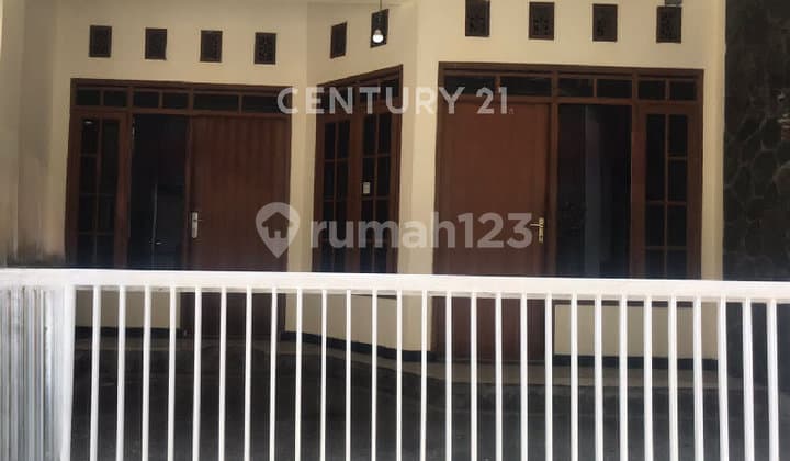 Ready-to-Occupy House Near Griya Supermarket, Close to Antapani Terminal