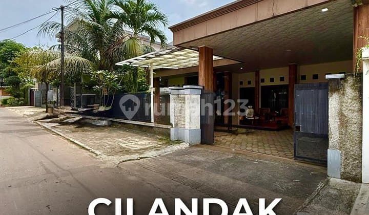 Rumah Terawat Siap Huni Dekat Stasiun MRT di Cilandak Jakarta