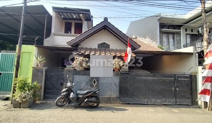 Dijual Rumah Luas di Patriot Dalam Jaka Sampurna Bekasi