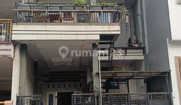 Rumah 2 Lantai Strategis di Jatiasih Bekasi