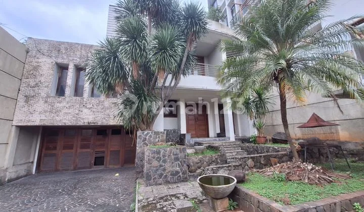 For Sale Luxury House with Swimming Pool in a Quiet and Comfortable Environment at Bendungan Hilir Area, Central Jakarta, Negotiable Price Until Deal.